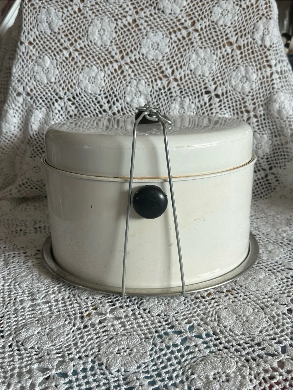 Vintage Mid-Century Modern Lincoln BeautyWare White Cake/Pie Carrier Scottie Dog